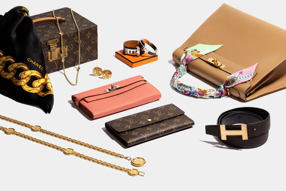 The Ultimate Guide to Choosing the Right Accessories: Leather vs. Synthetic Materials