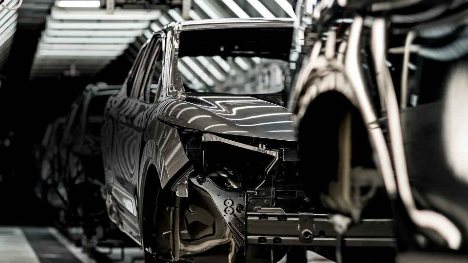 Synthetic vs. Conventional Motor Oil: Which One Is Best for Your Vehicle?