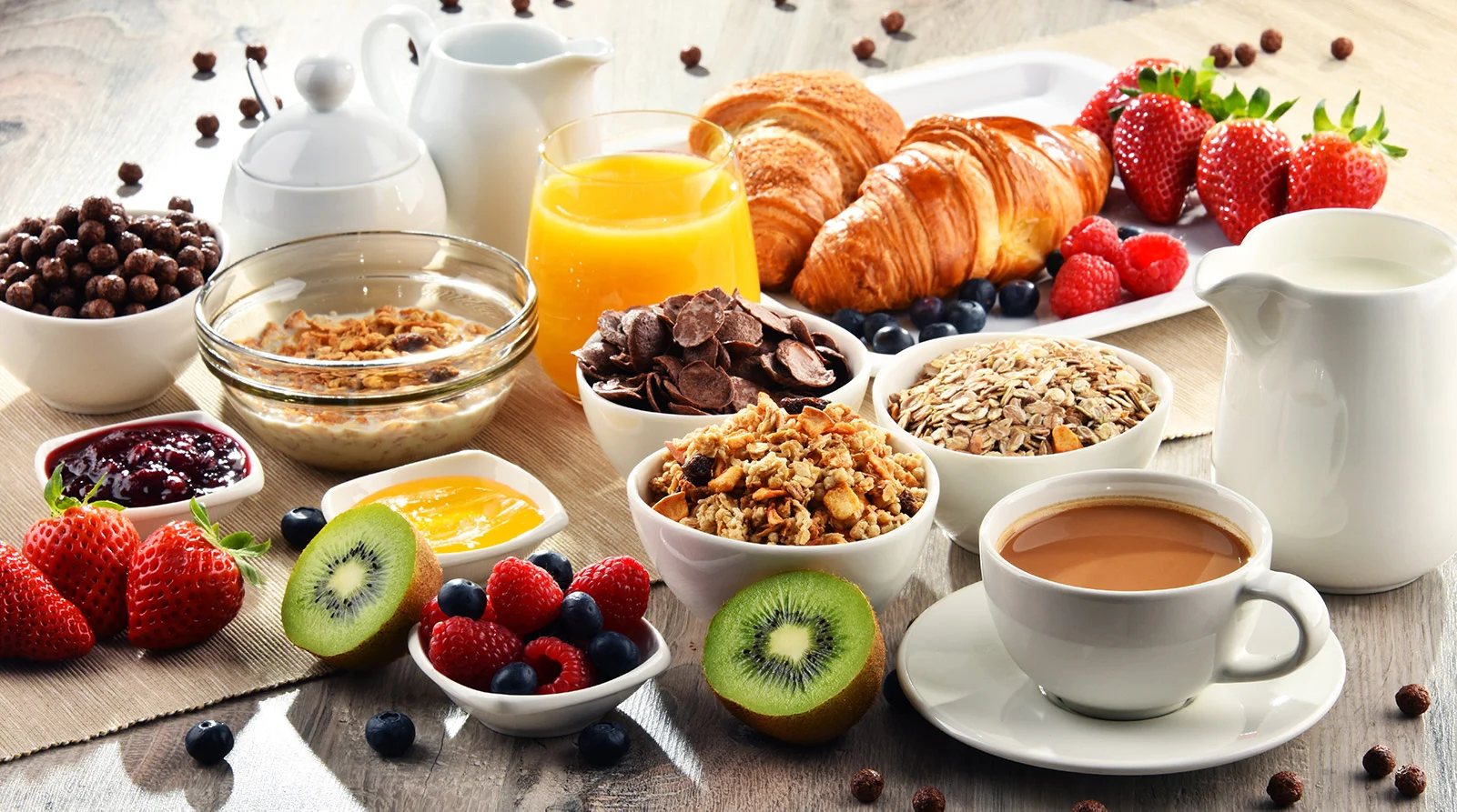 Coffee vs. Tea: A Comprehensive Comparison for the Conscious Consumer